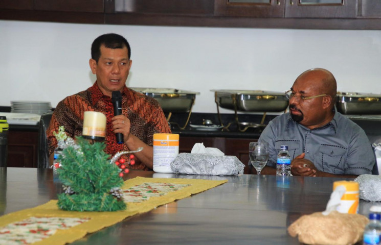 Sepanjang Pegunungan Cycloop Yang Rusak Akan Ditanami Bibit Pohon
